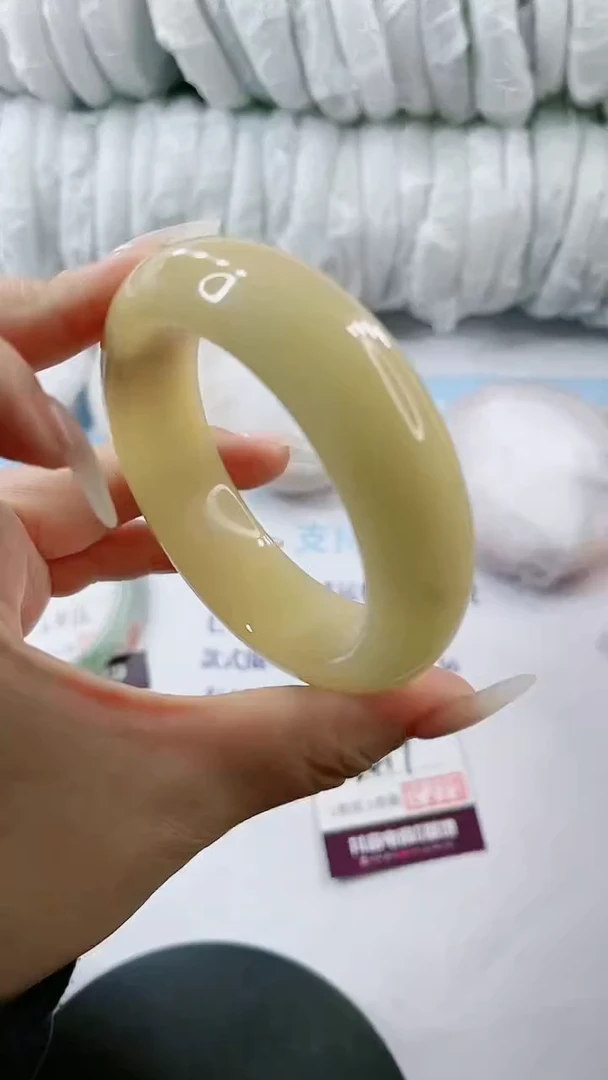 【闪购商品】石英质玉手镯未镶嵌多样性发货L417