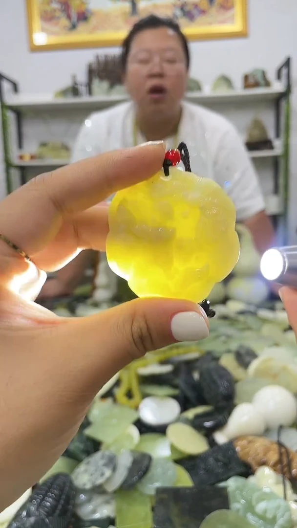 岫玉未镶嵌吊坠