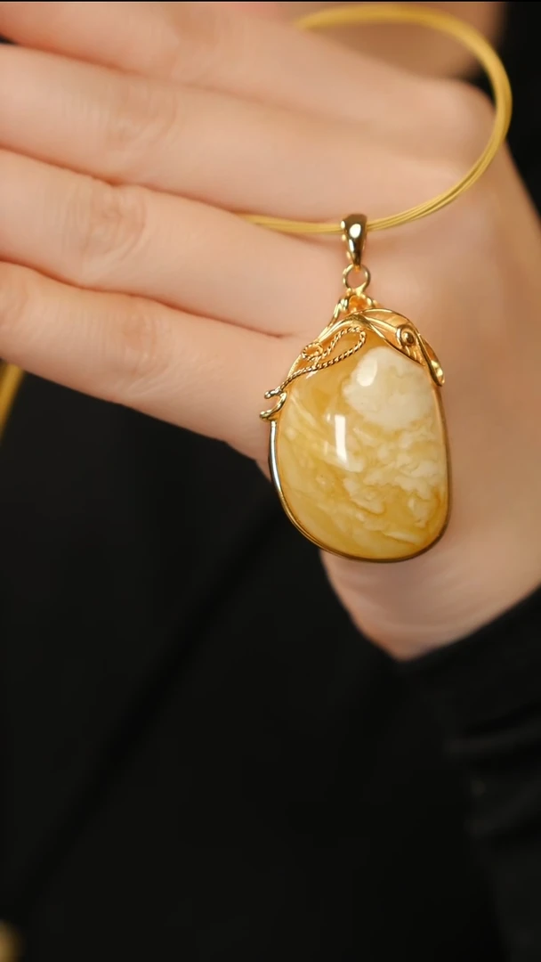 蜜蜡吊坠(赠链)银S925镶嵌孤品白蜡吊坠