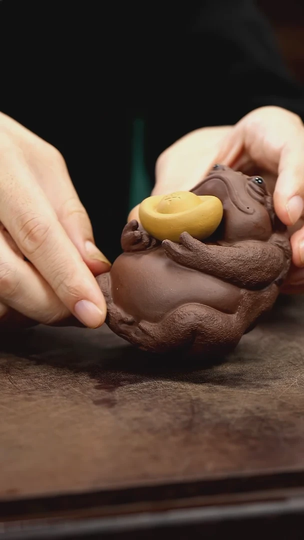 紫砂茶宠紫砂金蟾带元宝