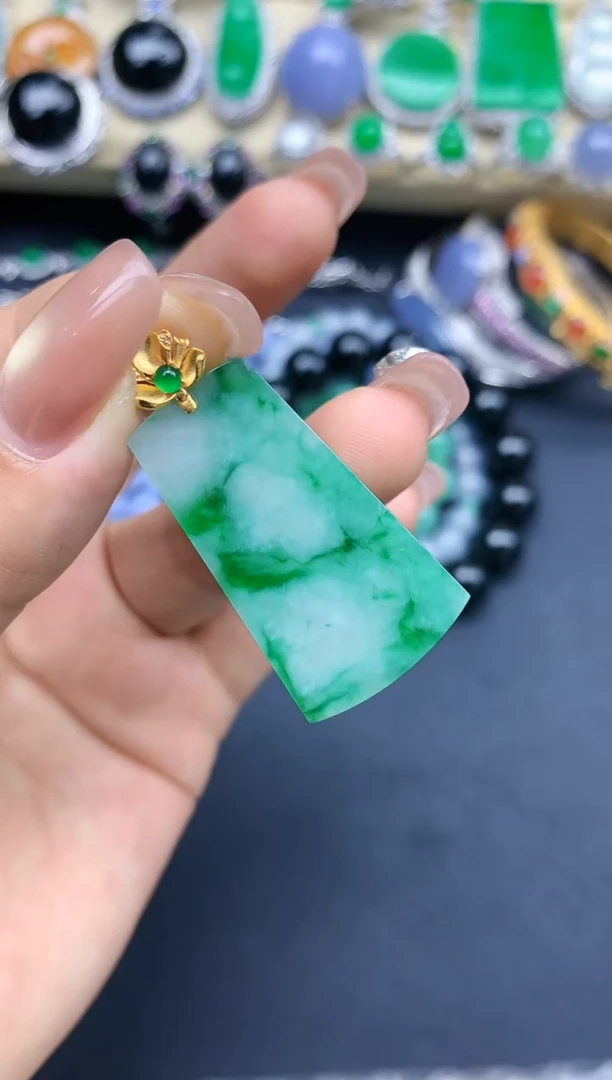 颈饰18K金镶嵌翡翠236-中国好珍宝