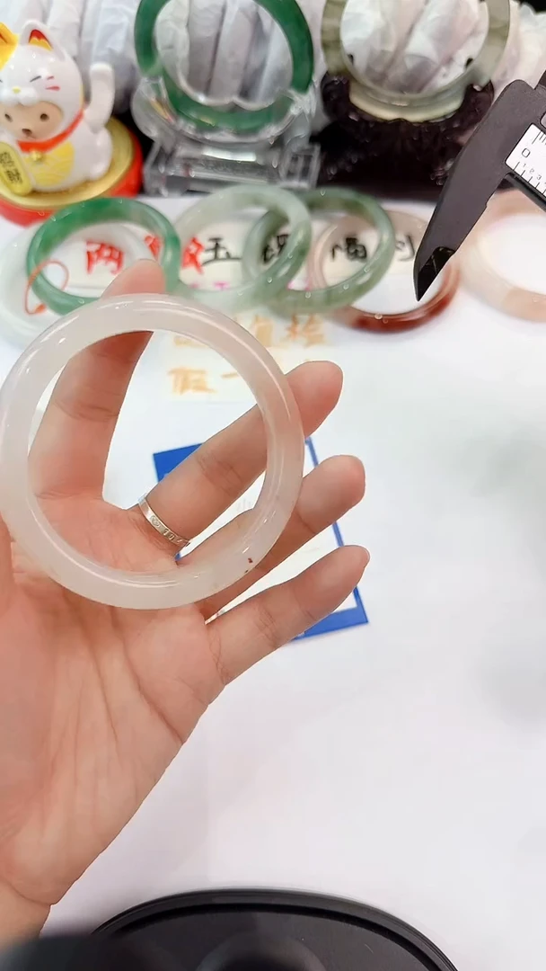 未镶嵌手镯石英质玉14