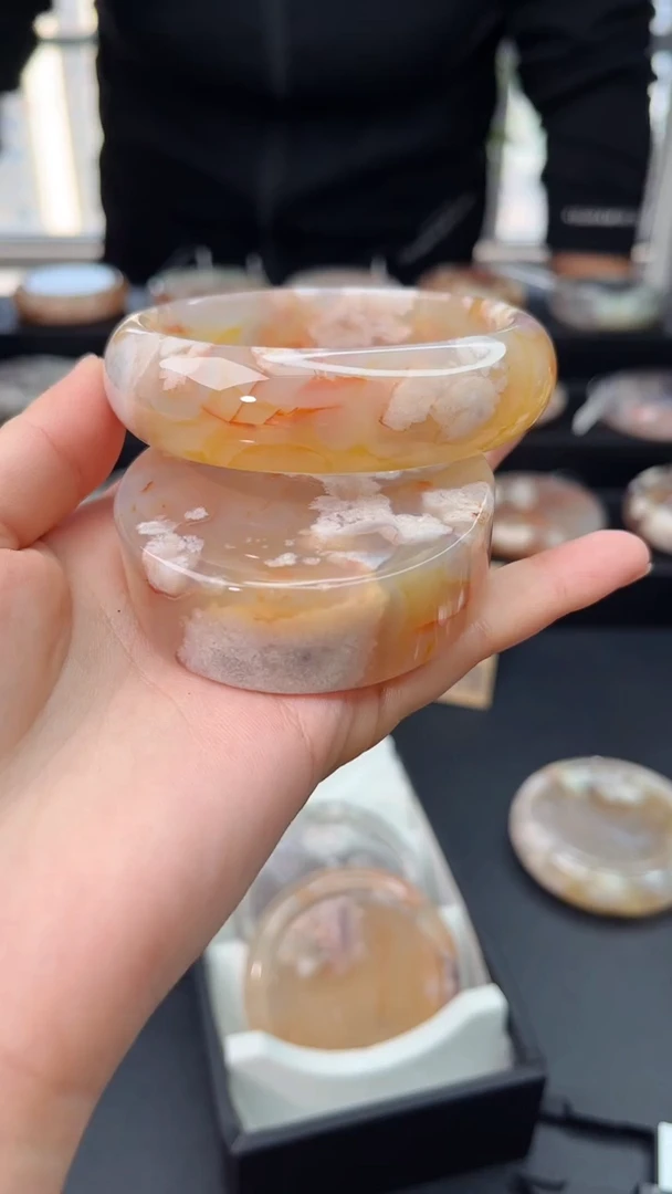 【闪购商品】石英质玉手镯未镶嵌赠送镯心（59圈口）无证书