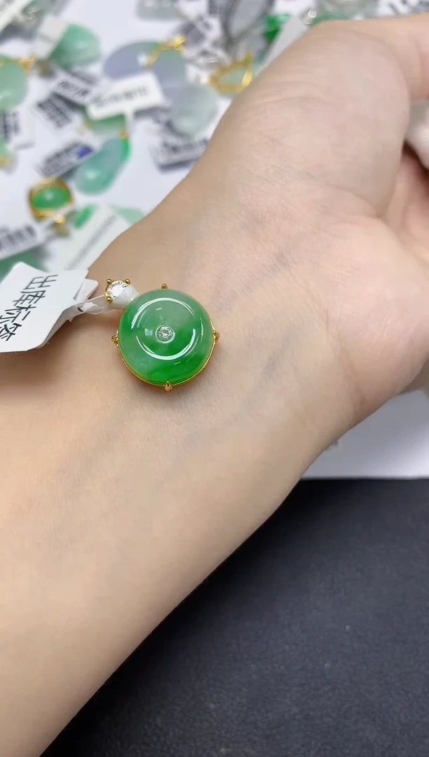 颈饰未镶嵌翡翠天然缅甸翡翠A货多样性发一件