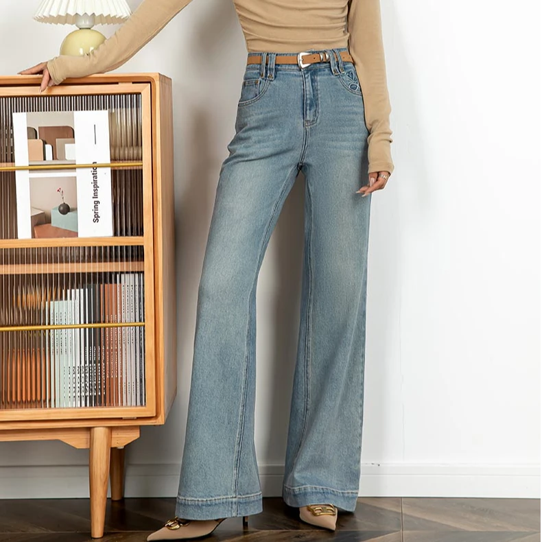 M新款蓝色高腰通勤显瘦微喇牛仔裤休闲百搭时尚后口袋装饰牛仔裤