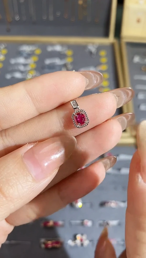 【闪购商品】红宝石颈饰18K金镶嵌吊坠