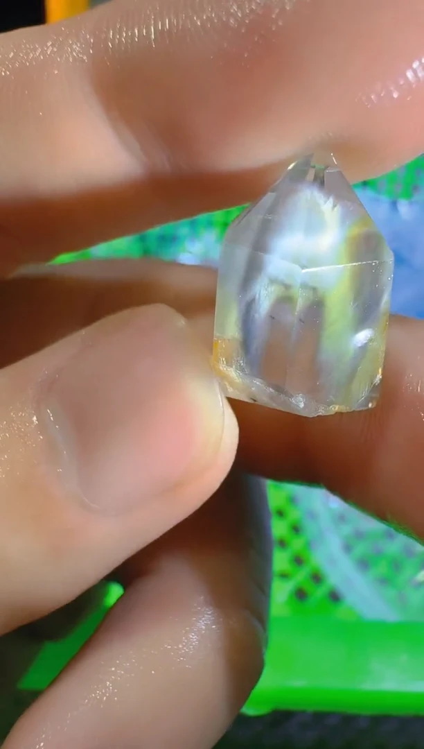 未镶嵌珠宝半成品水晶一****e瑞，水晶