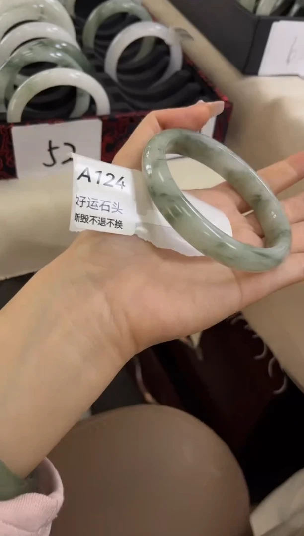 未镶嵌手镯石英质玉a124