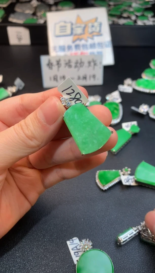 【闪购商品】翡翠颈饰银S925镶嵌翡翠