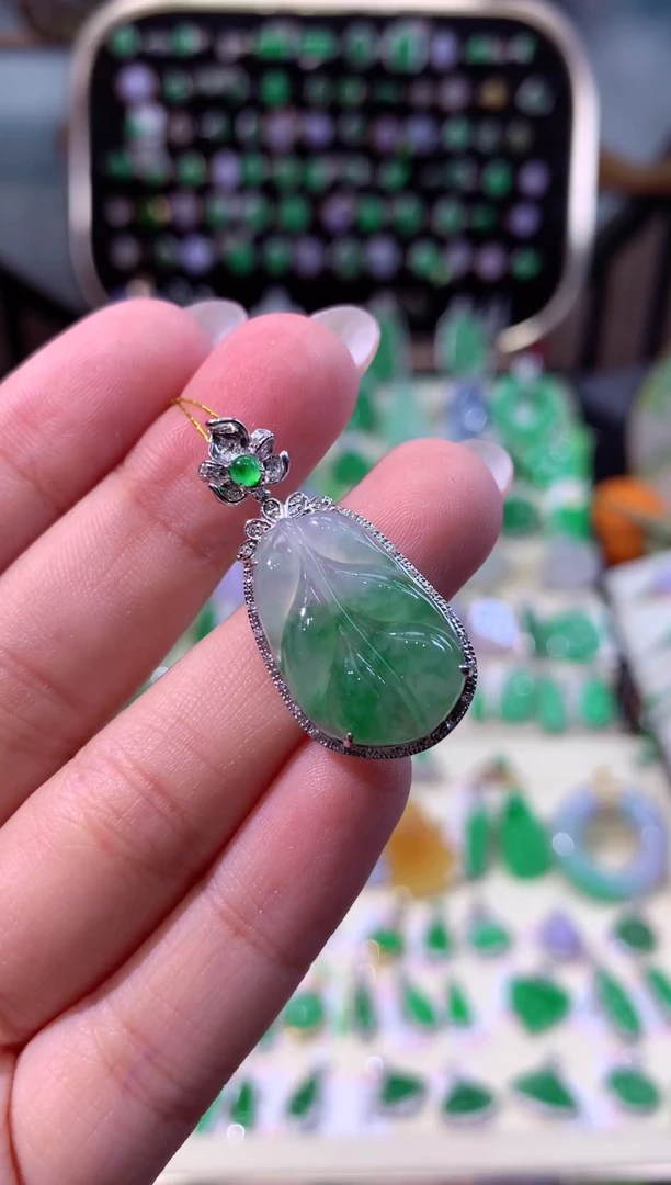 【闪购商品】翡翠颈饰18K金镶嵌缅甸天然A货翡翠