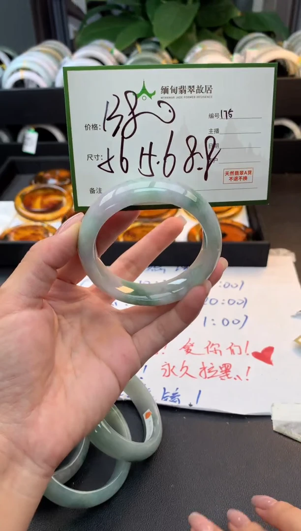 未镶嵌定制翡翠毛货需精细抛光+多人