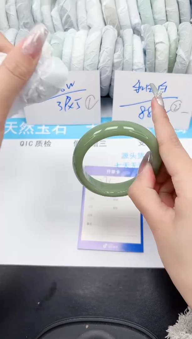 【闪购商品】石英质玉手镯未镶嵌273-56