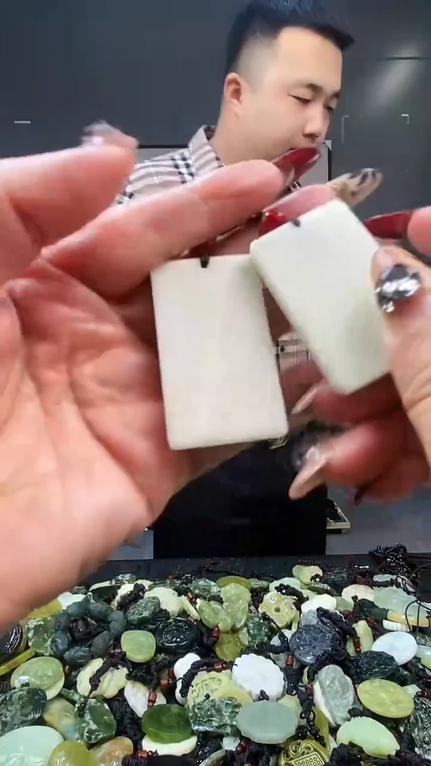 未镶嵌蛇纹石玉其他天然岫玉（多样性发其中之一）