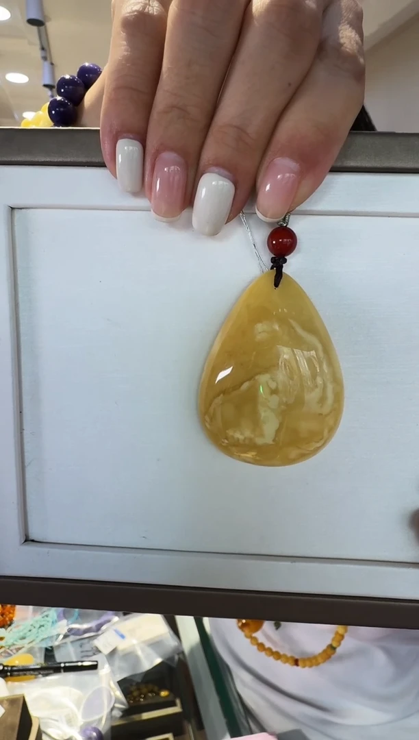 蜜蜡吊坠(赠链)未镶嵌水滴  不保全品