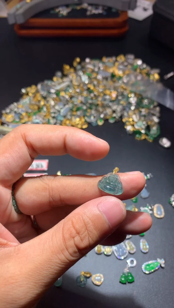 吊坠(不含链)18K金镶嵌翡翠杰**11