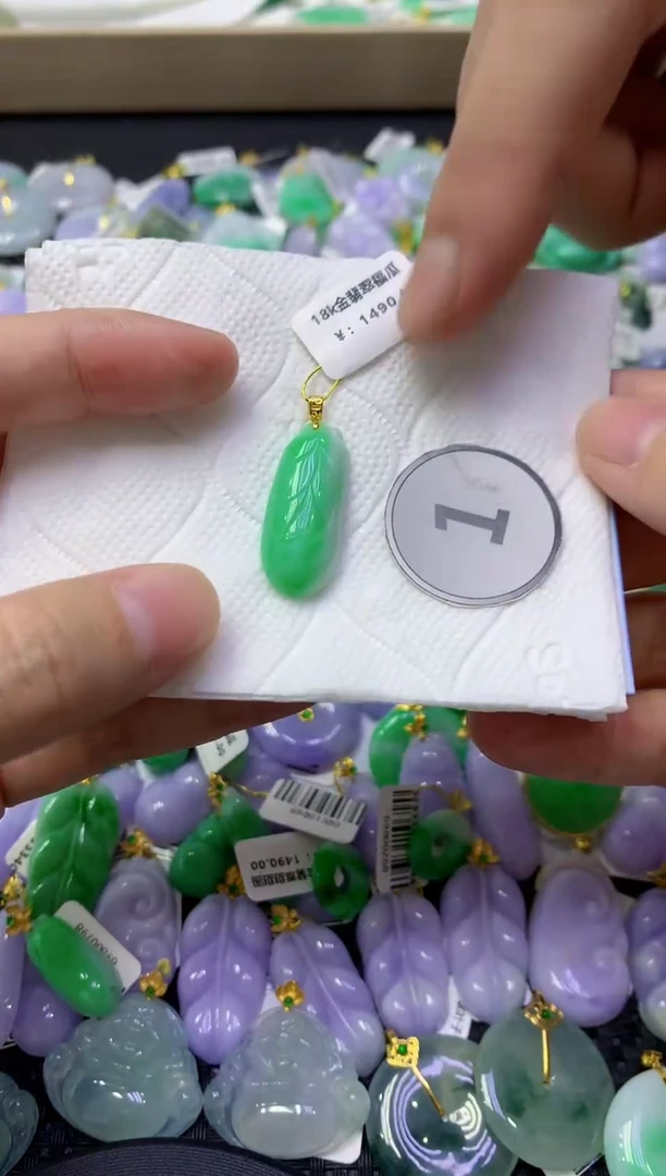 颈饰18K金镶嵌翡翠天然缅甸翡翠A货