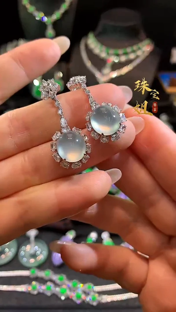 18K金镶嵌翡翠耳饰耳饰