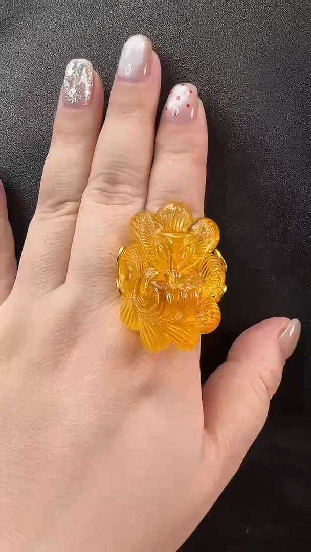 未镶嵌颈饰琥珀戒指