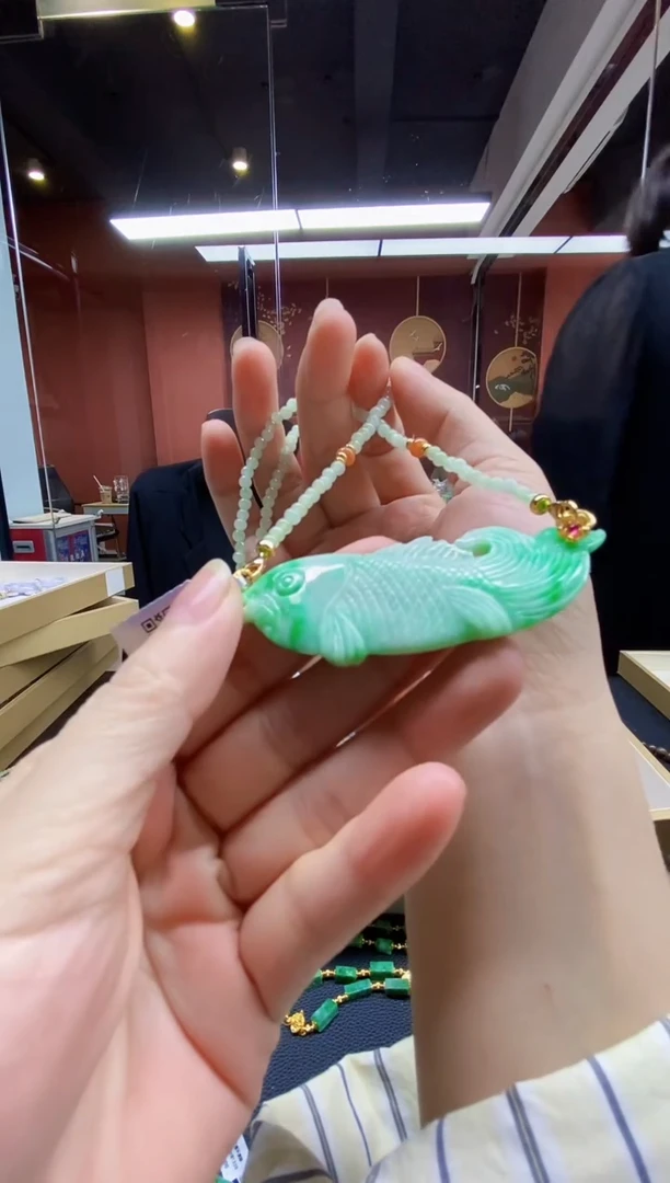 颈饰未镶嵌翡翠吊坠