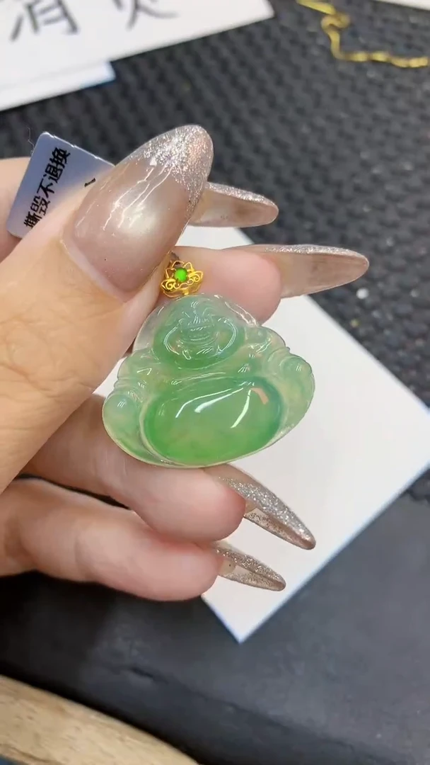 颈饰18K金镶嵌翡翠1