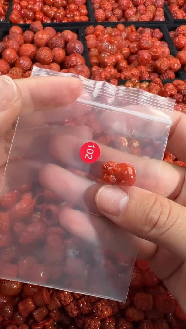 南红玛瑙未镶嵌颈饰1