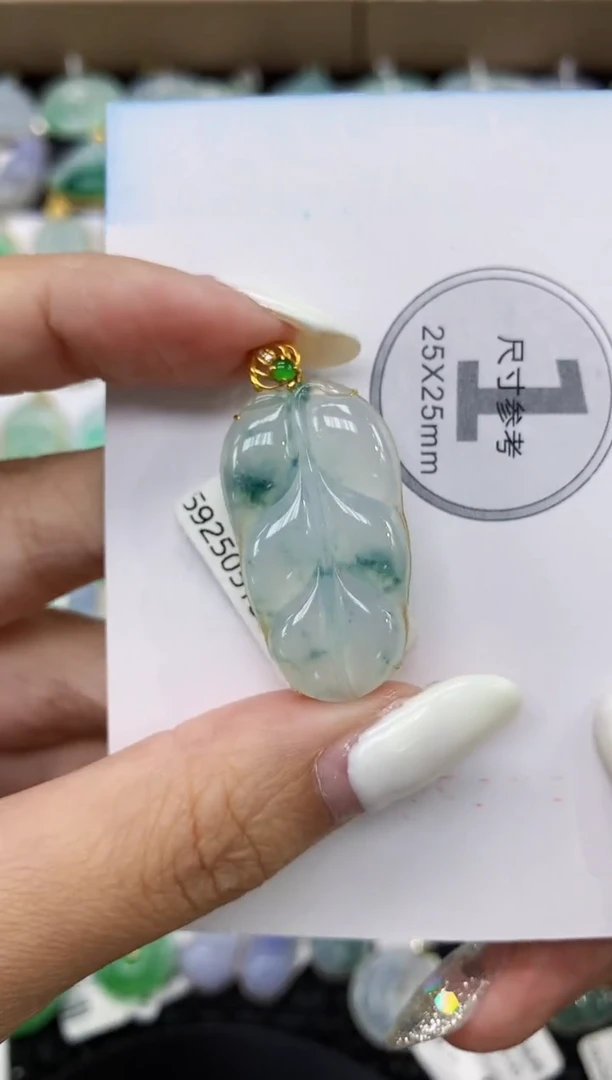 颈饰18K金镶嵌翡翠11111111111