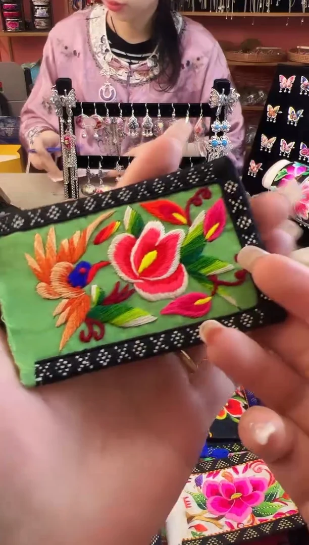 织绣民族风老绣饰品450