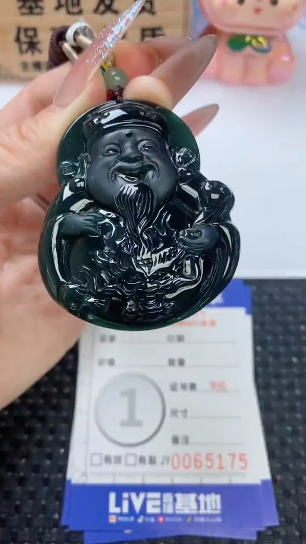 翡翠未镶嵌颈饰