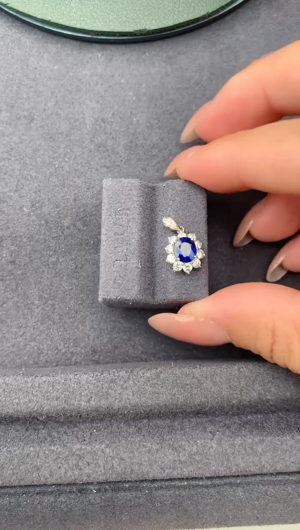 吊坠(不含链)蓝宝石18K金镶嵌0.7ct蓝宝石FE 定制