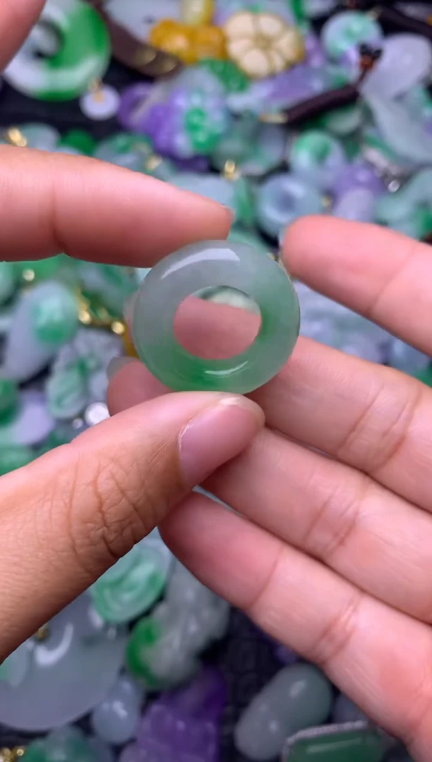 颈饰未镶嵌翡翠缅甸翡翠吊坠