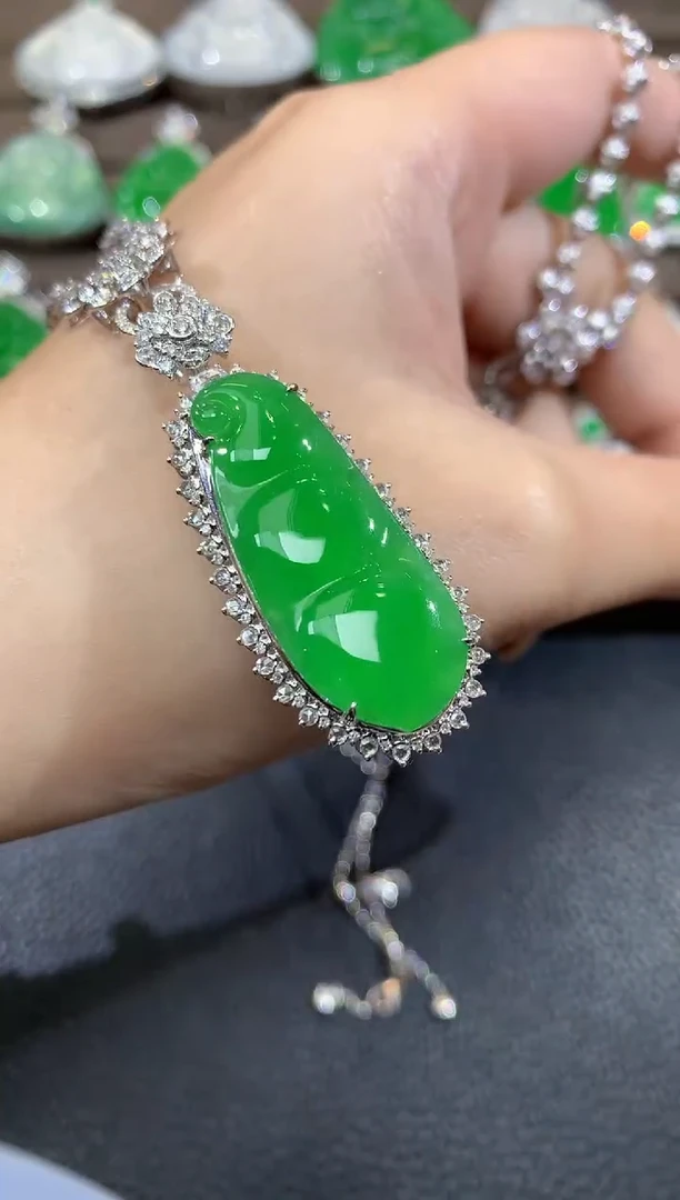 吊坠(不含链)18K金镶嵌翡翠C88