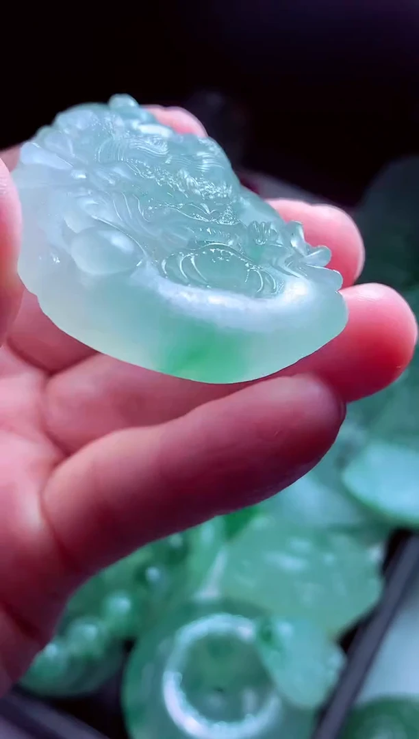 未镶嵌定制翡翠无*?翡翠毛货定制