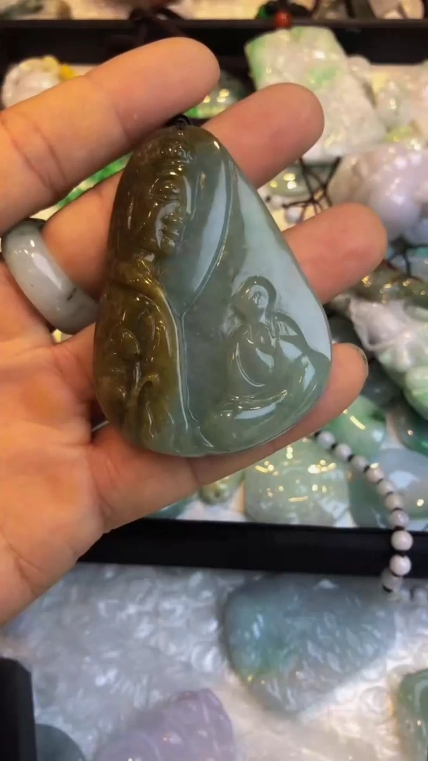 【闪购商品】翡翠吊坠(赠链)未镶嵌悟道