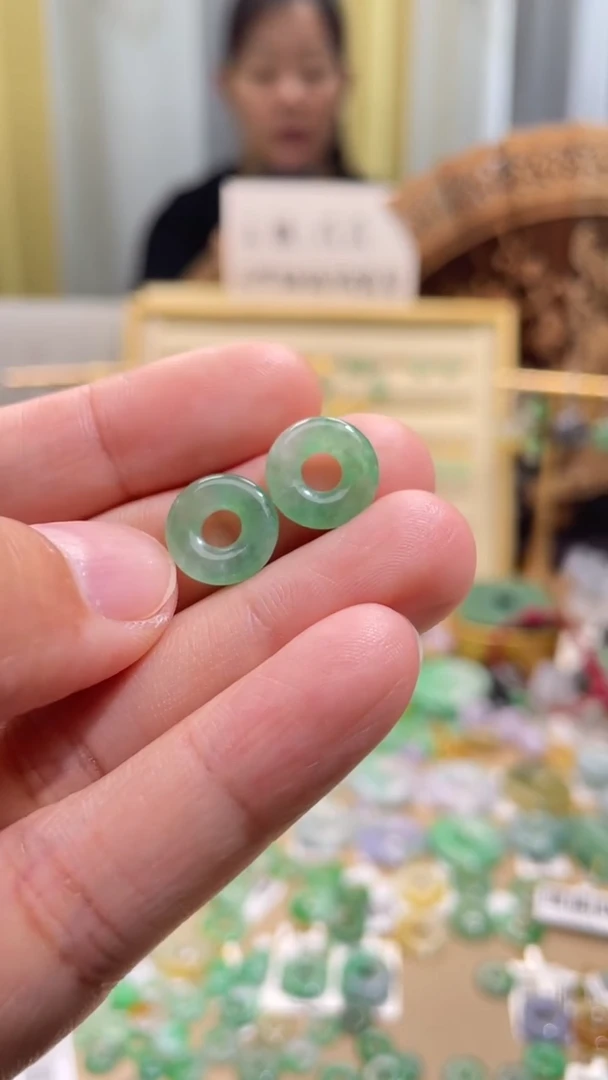 颈饰未镶嵌翡翠甜甜圈一对