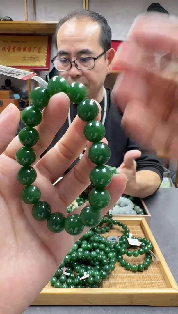 未镶嵌手链和田玉12俄碧辣绿