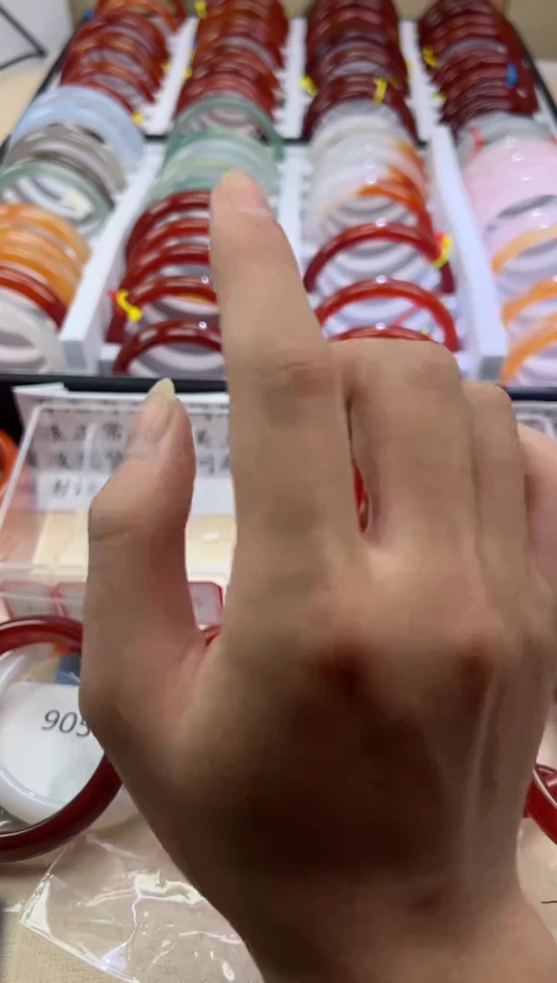 玛瑙/玉髓手镯未镶嵌圈口65* 350