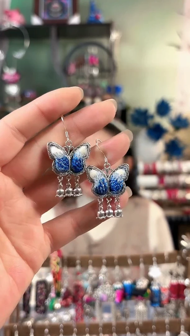 彩云南阁非遗老绣饰品325