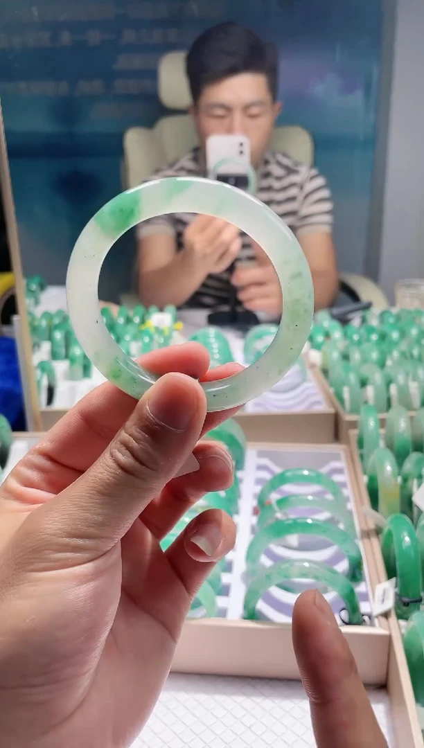 石英质玉（非洲翠）手镯未镶嵌非洲翠手镯多样性发货