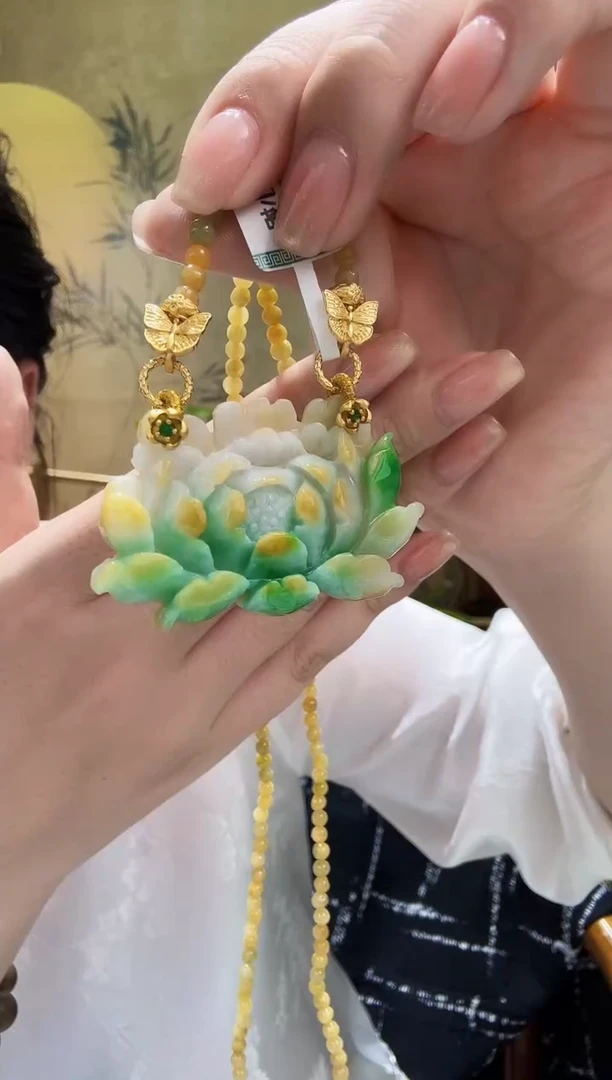 颈饰未镶嵌翡翠吊坠