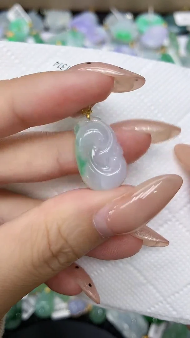 颈饰18K金镶嵌翡翠111111111