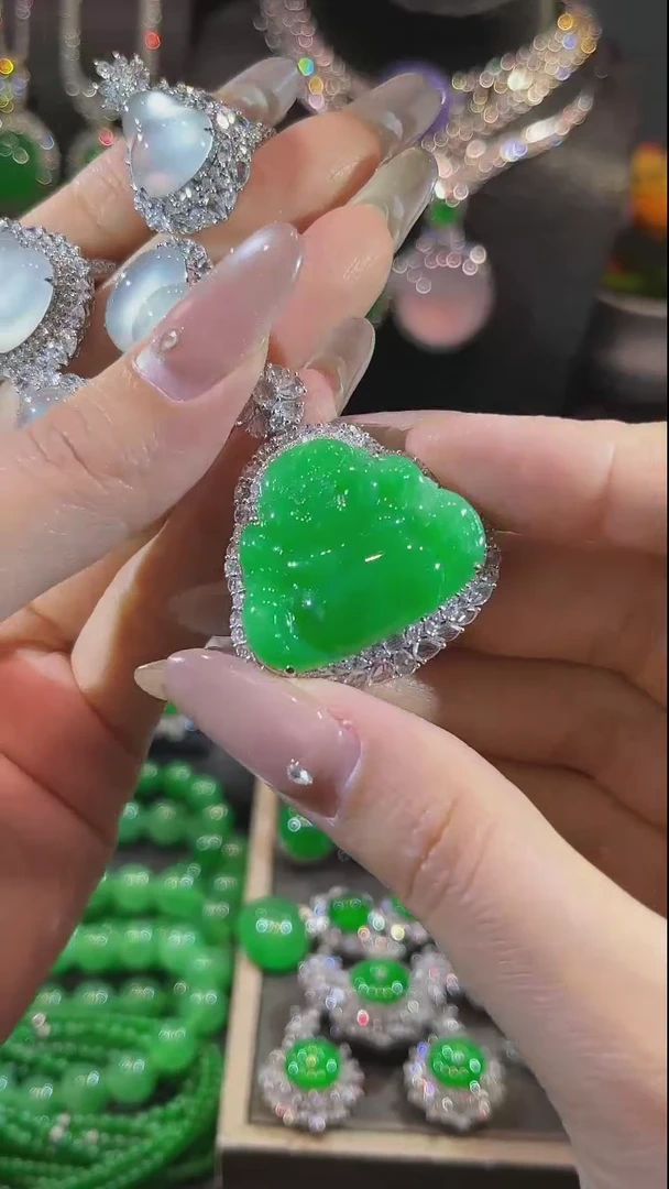 【闪购商品】翡翠吊坠(不含链)18K金镶嵌吊坠