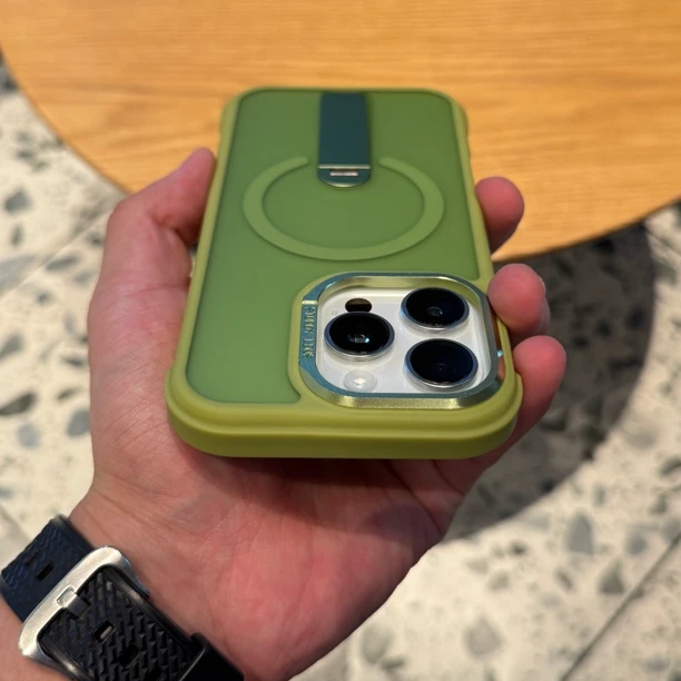 新款防摔金属支架磁吸壳适用苹果16ProMax1514/13软边防撞手机壳