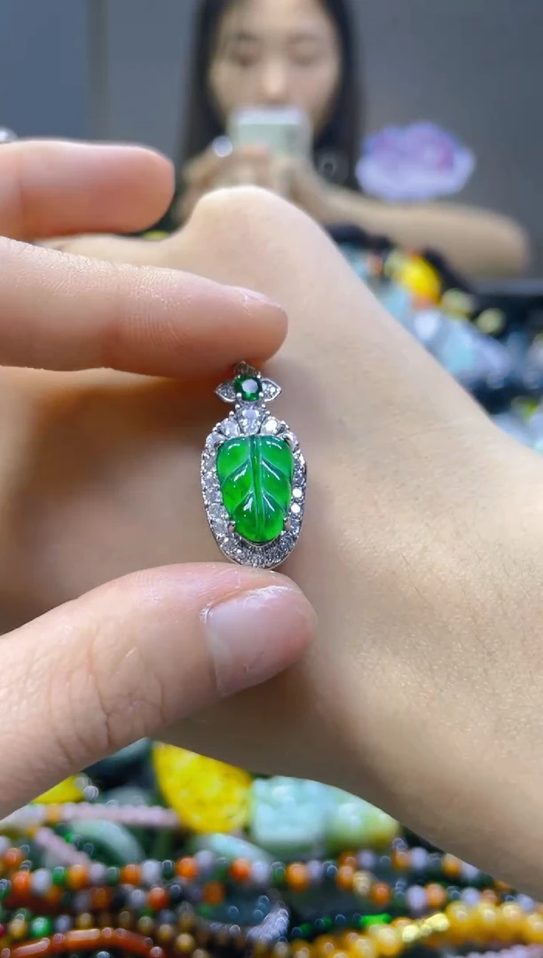 翡翠未镶嵌颈饰/Z/翡翠A货，一件需也是批发价