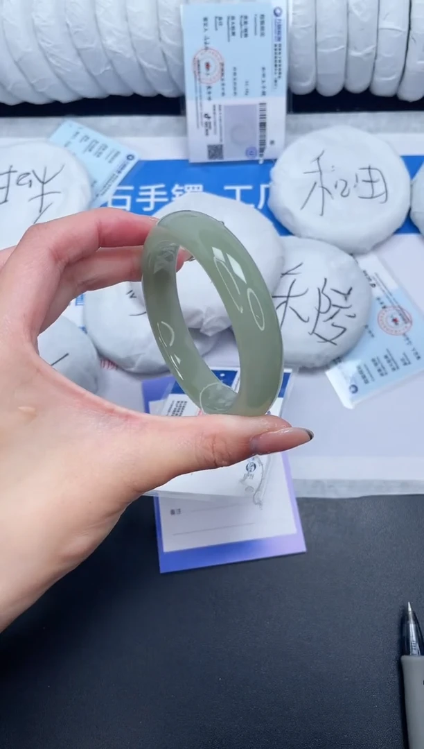 未镶嵌手镯石英质玉100-56.7DK