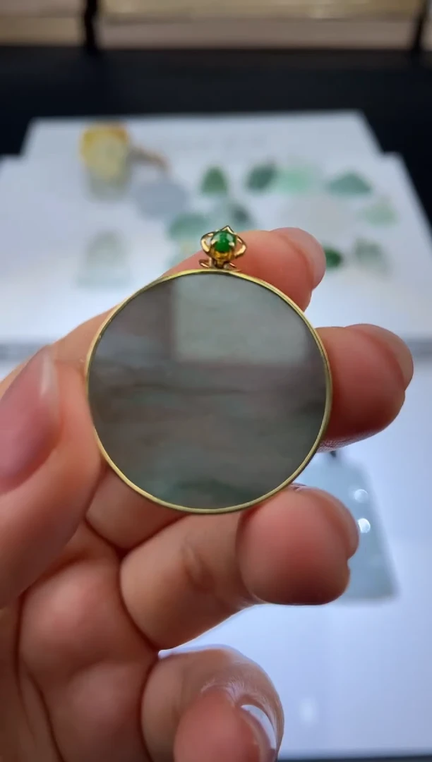 颈饰18K金镶嵌翡翠302936 多人