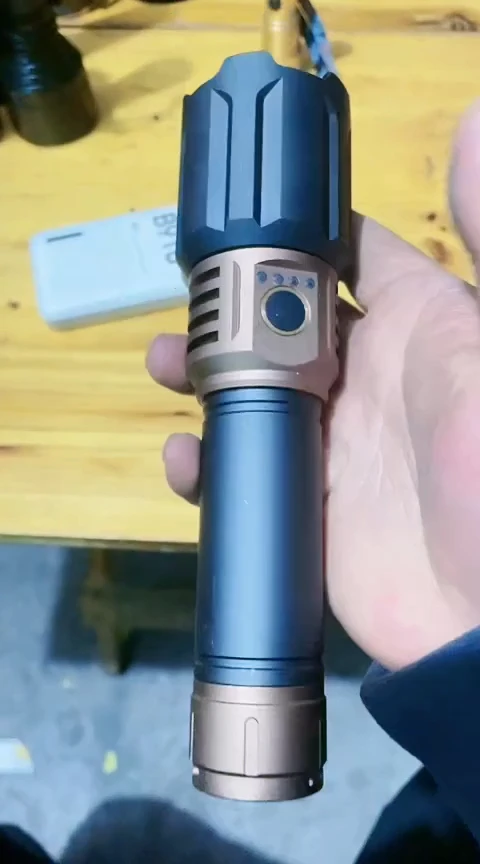 B918变焦白激光带电池26800微瑕