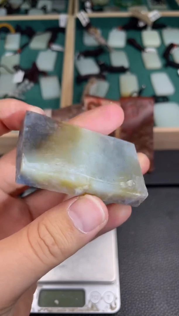 定制和田玉R****W定制挂件