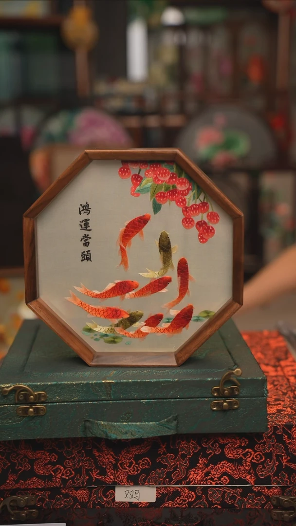 扇子苏绣双面绣八角台屏胡桃木框大号20CM