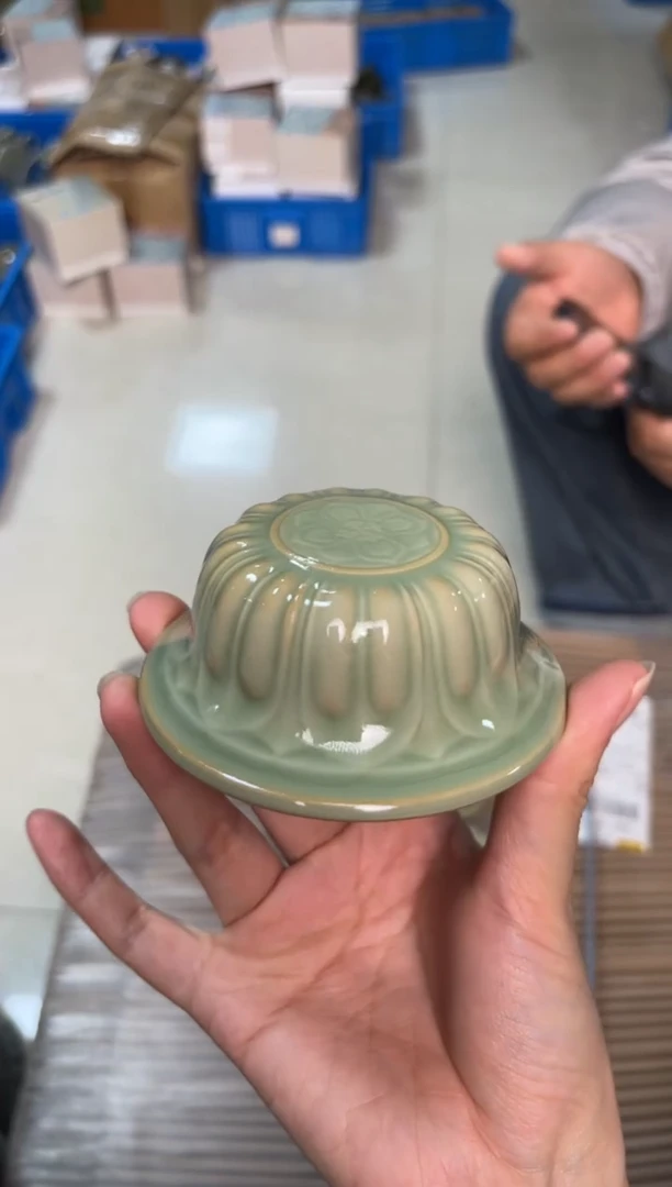 陶瓷天青色莲瓣宝象盖置