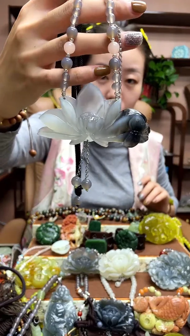 未镶嵌岫玉颈饰·